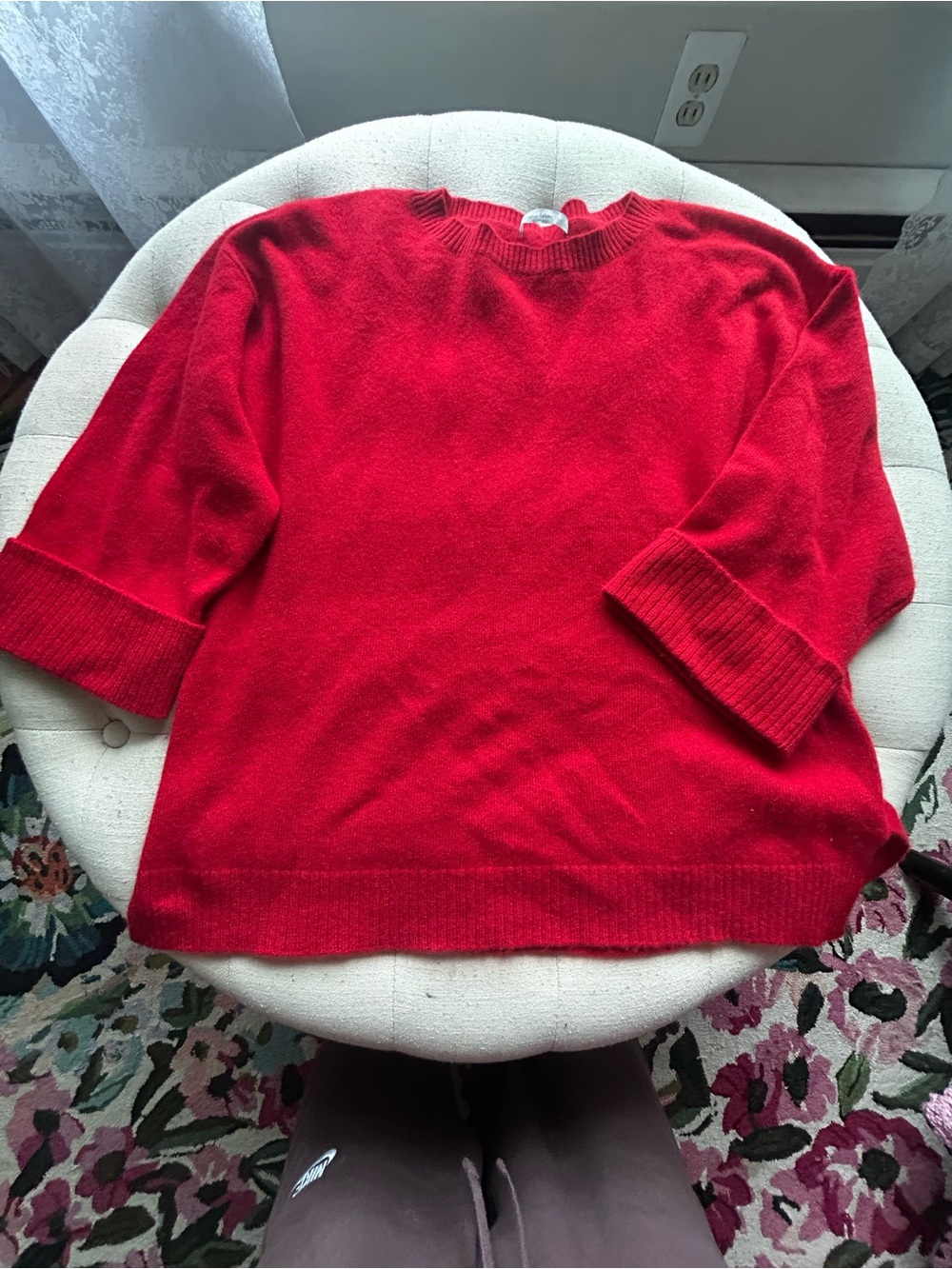 100% Cashmere Neiman Marcus crew neck sweater